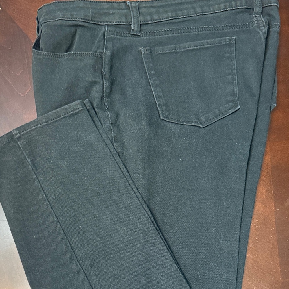 Daisy Fuentes Women's Black Straight Leg Jeans